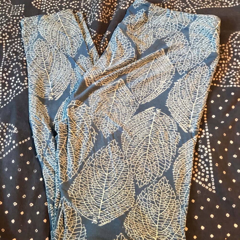 Lularoe TC light blue leaf leggings